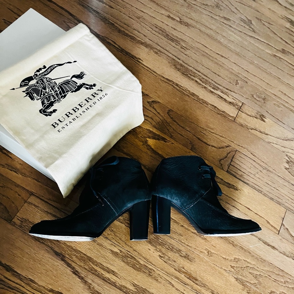 Burberry ankle leather boots model English Heritage Paston 85. Size 40, US 9-9.5